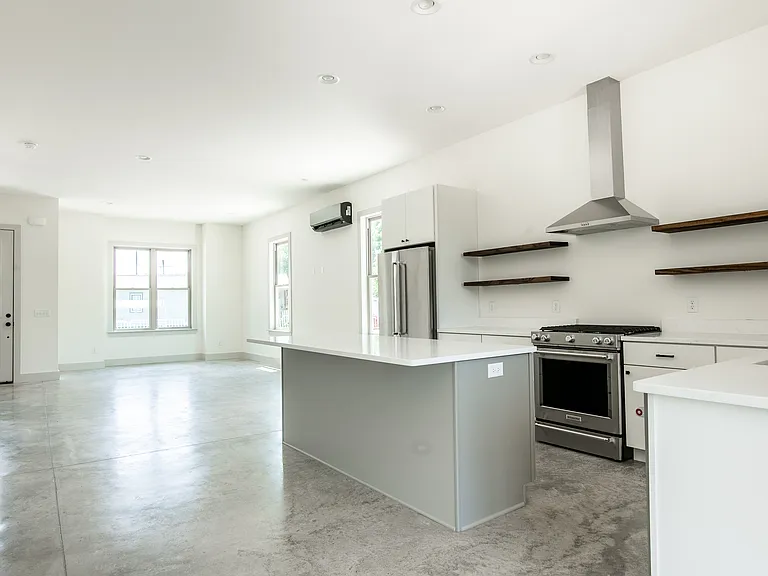 109 Stringer St #101 — Photo 7