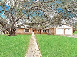 1709 Hickory St, Floresville, TX 78114