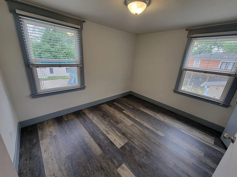 1212 Evans Ave W — Photo 12