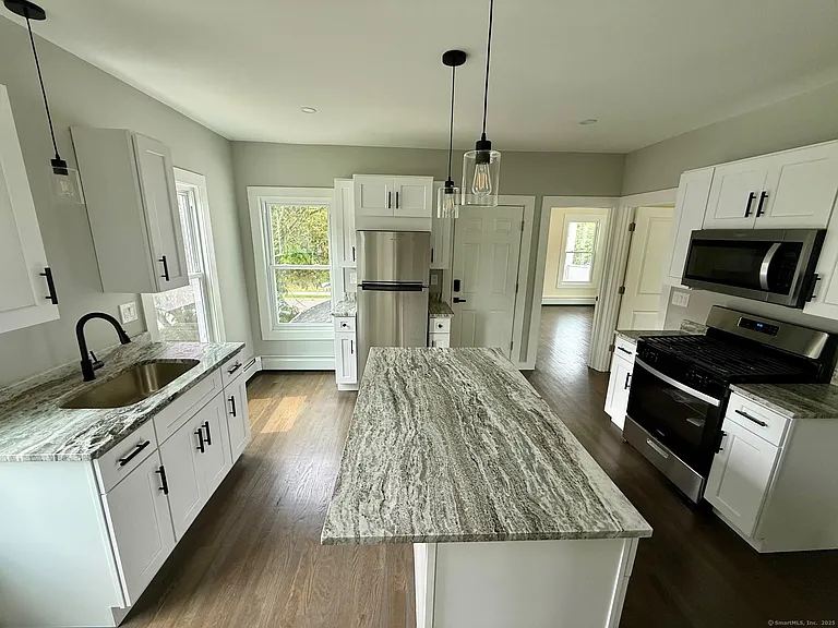 449 Stanley St #2 — Photo 30