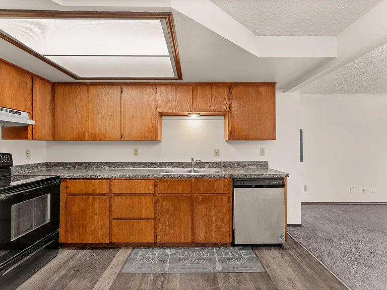 3605 NE 49th St — Photo 11