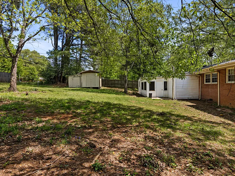 1621 Lamar St — Photo 2
