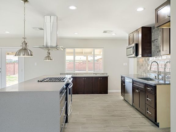 10_8701_E_Crestwood_Way__10_mls