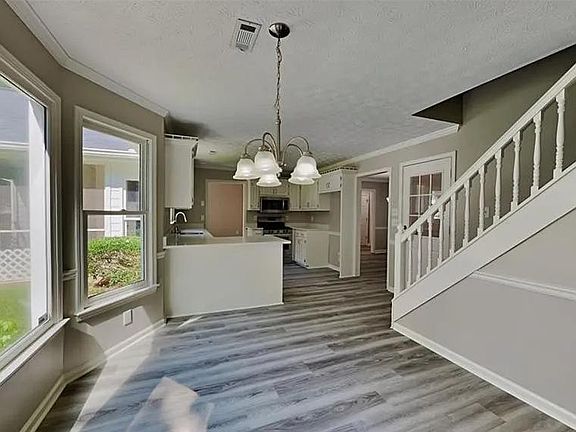 3rd image of 4850 Thornwood Dr