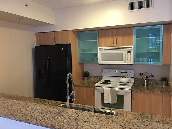 5th image of 17555 Atlantic Blvd APT 703