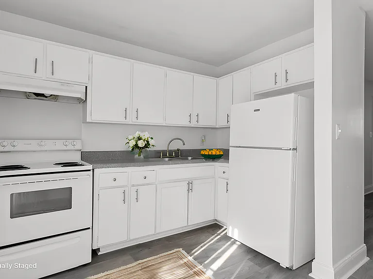Mitchell s Park Apartments — Photo 10