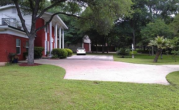 Parking for at least 6 cars