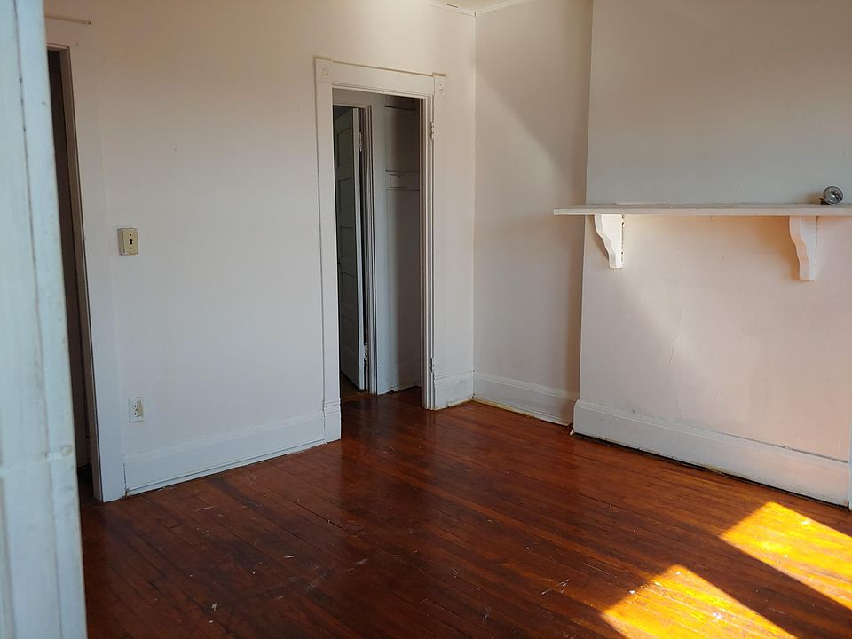 2nd image of 511 Gaston Ave APT 3