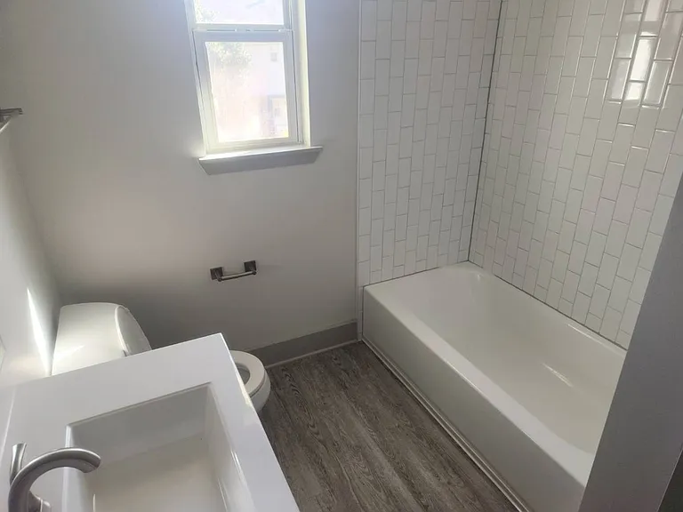 Emory Woods Apartments — Photo 7