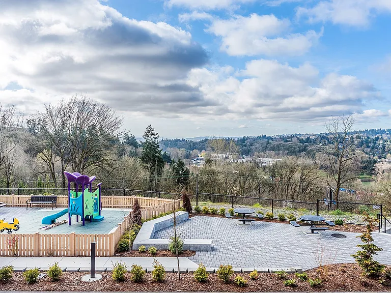 Skyridge Townhouses — Photo 8