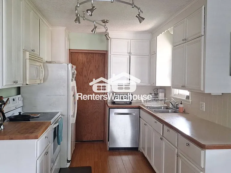 2031 Magoffin Ave — Photo 3
