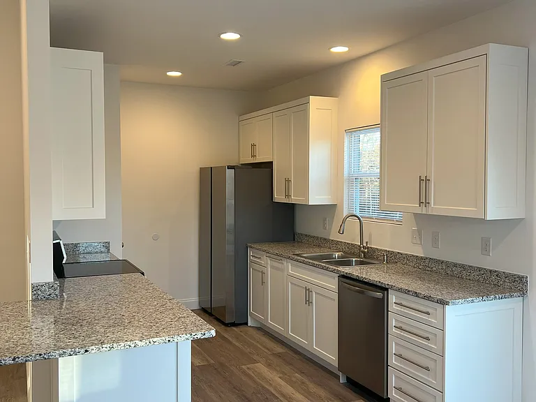 1940 29th St NE — Photo 11