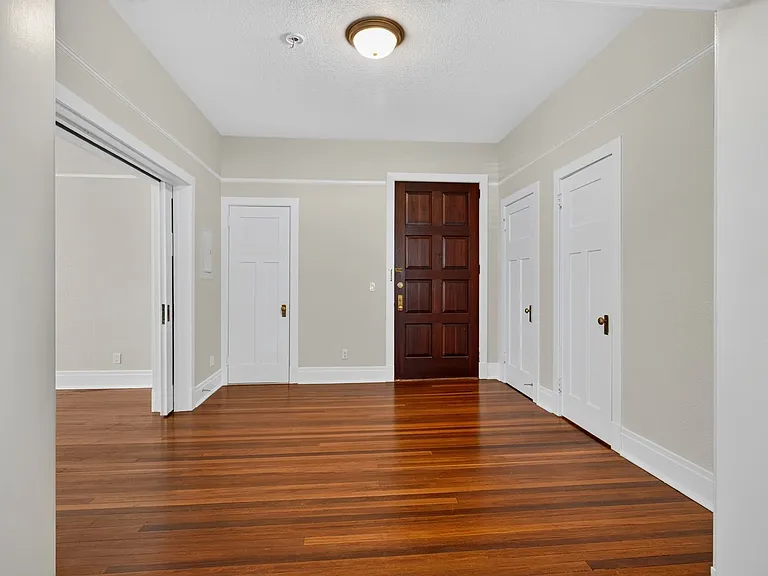 The New Carroll Apartments — Photo 23