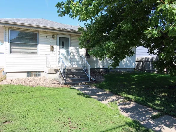 2204 15th Ave, Kearney, NE 68845
