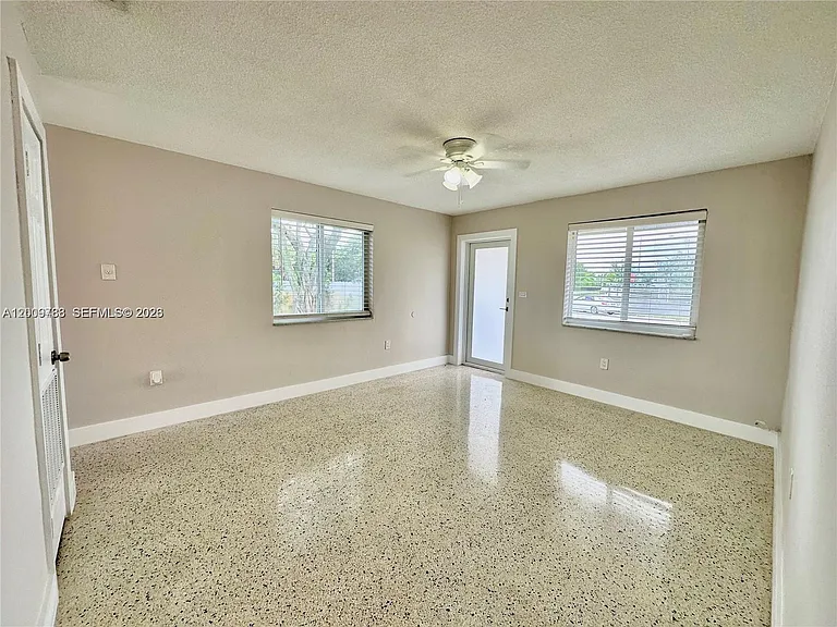 10303 NW 35th Pl — Photo 13
