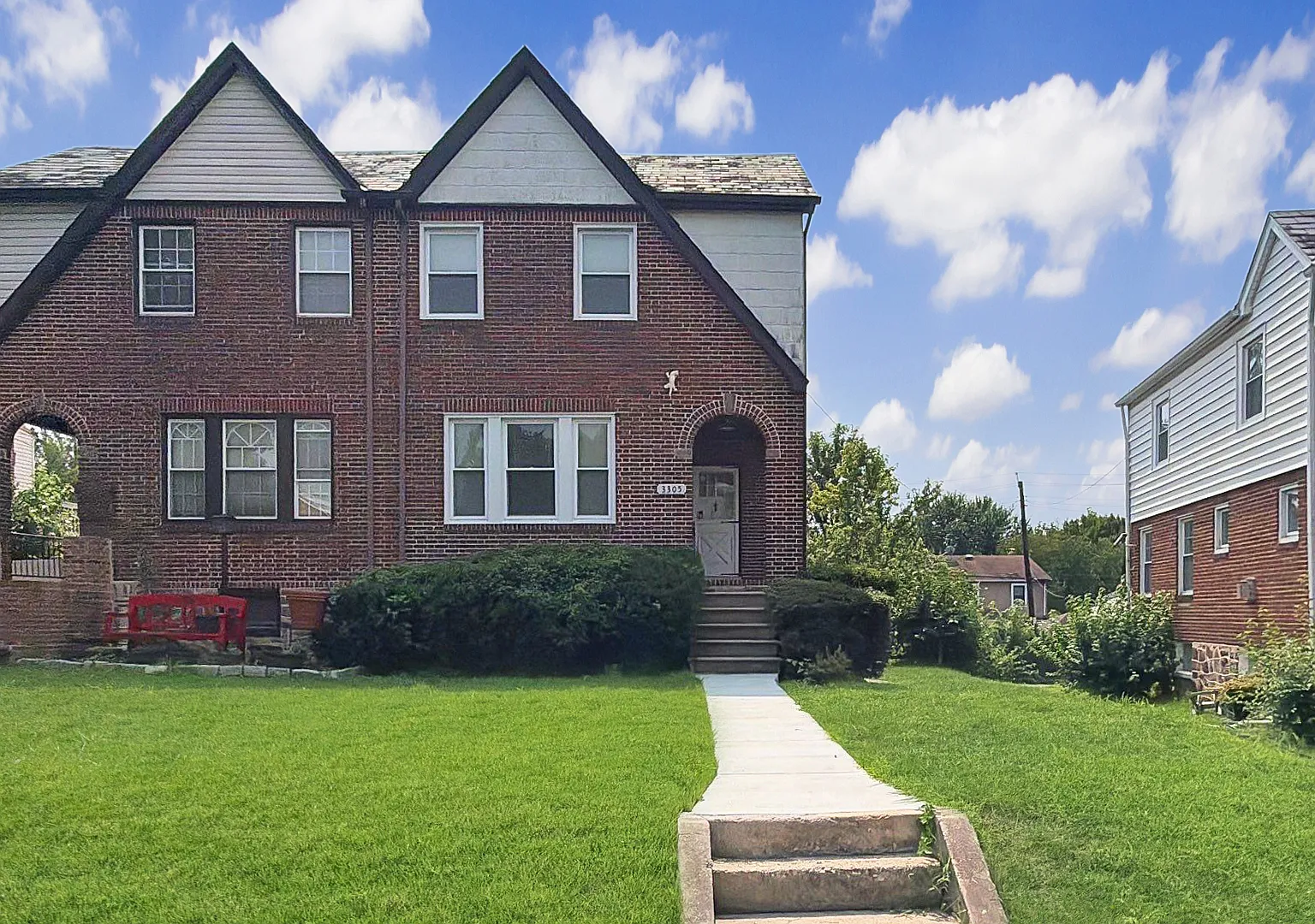 Spacious 3BR/2BA End-Unit Home with 2-Car Garage, Driveway & Outdoor Space — Photo 1