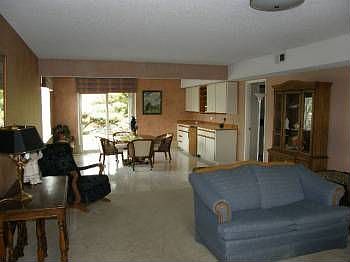 4th image of 841 S Jackson Ave
