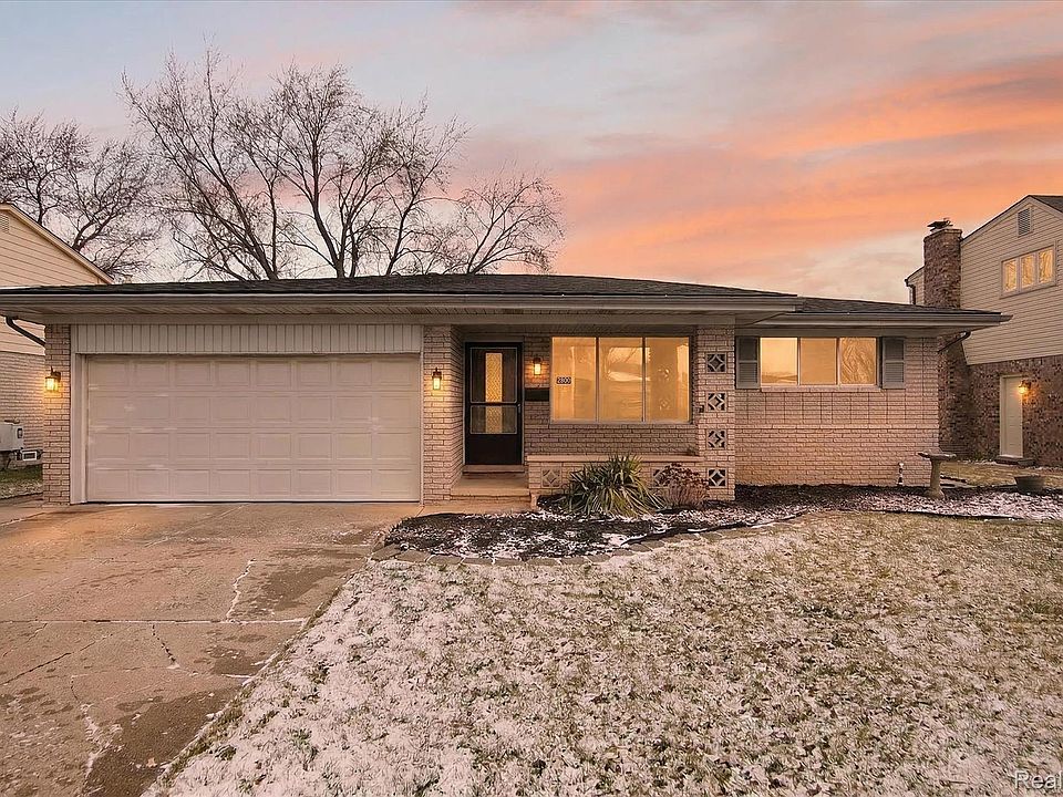 1st image of 2995 Groves Dr