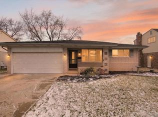 2995 Groves Dr, Sterling Heights, MI 48310