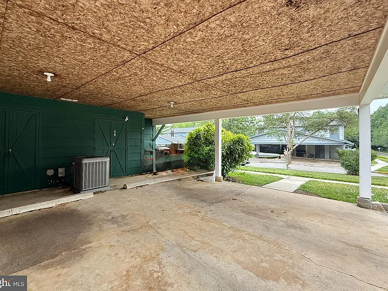 64 Woodway Dr — Photo 32