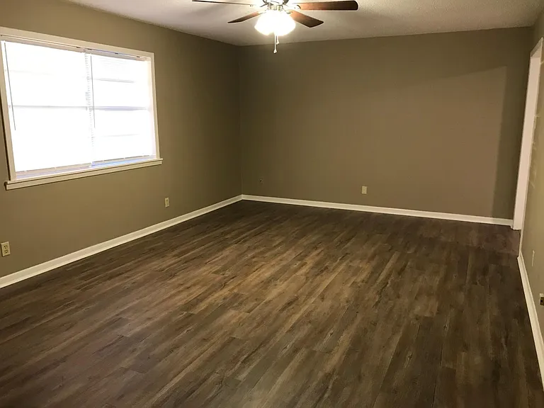 2318 S Donnybrook Ave — Photo 5