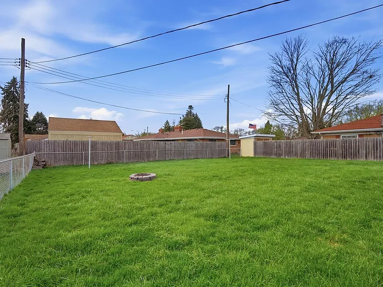 5159 Grosse Point Pkwy — Photo 28