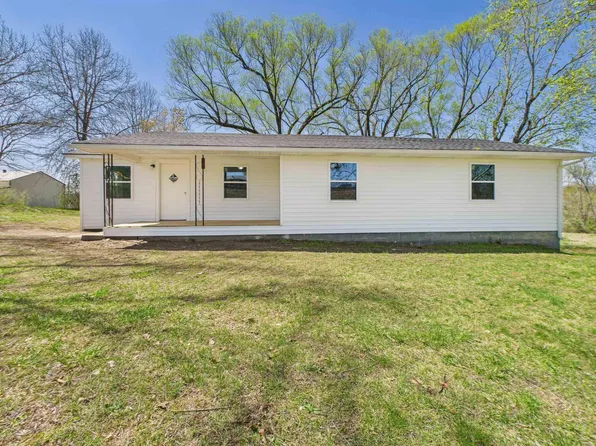 1102 Golf Course Rd, Ava, MO 65608
