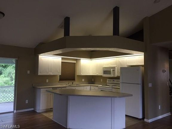 3rd image of 833 Cervantes St E