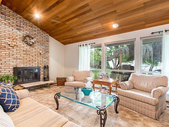 3rd image of 213 Rockwood Dr
