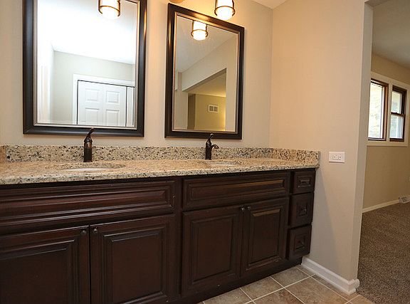 3rd image of 15721 Parkside Dr