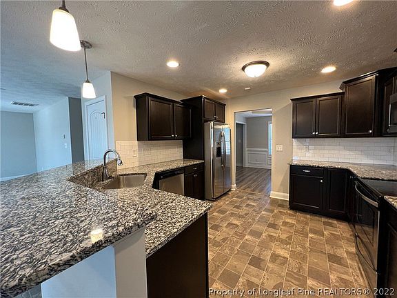 5th image of 330 Wildwood Dr