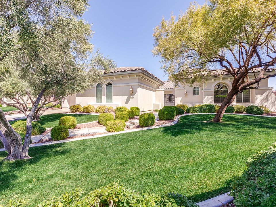 1st image of 2720 Desert Troon St