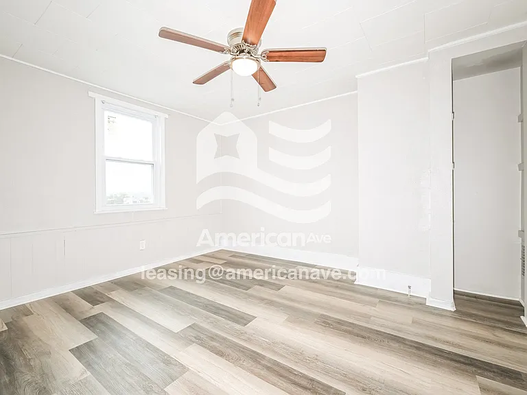 699681_011_bedroom_12.jpg