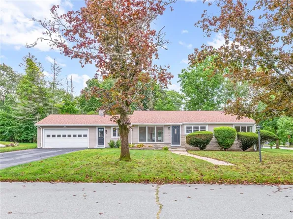 8 Gould Rd, Cranston, RI 02921