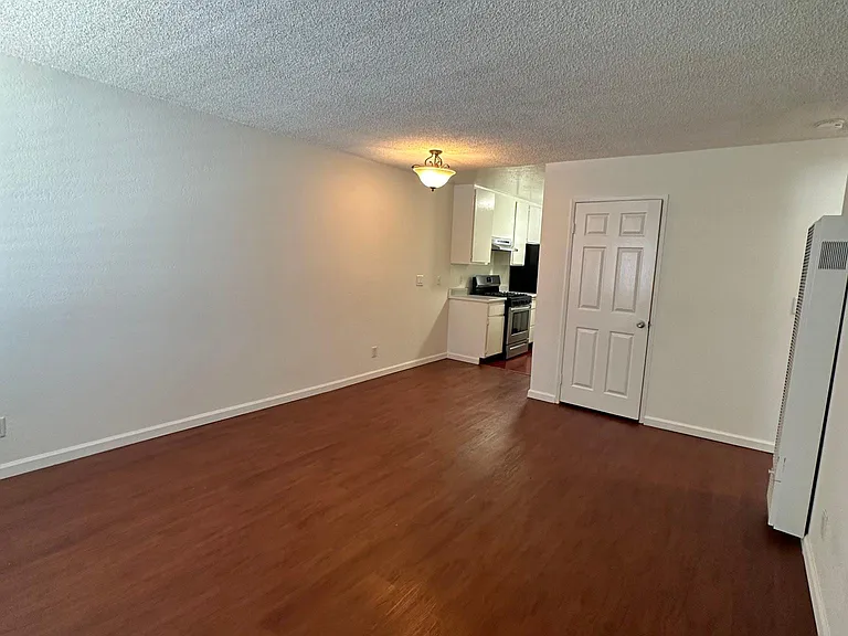 1108 Molino Ave #1 — Photo 14