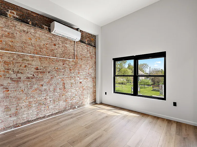 9301 Oakland Ave — Photo 22