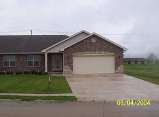 511 Legacy Dr, Waterloo, IL 62298