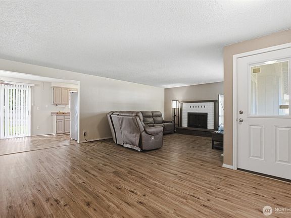 2nd image of 709 Enterprise Drive NE