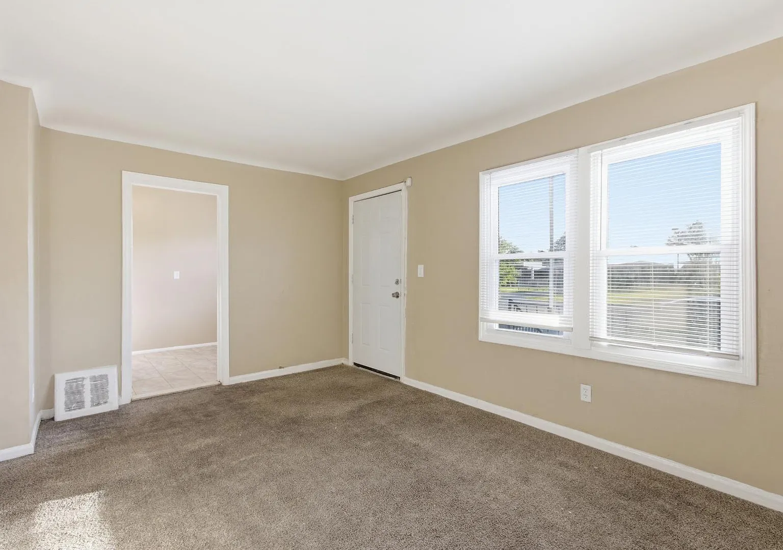 18488 Waltham St — Photo 4