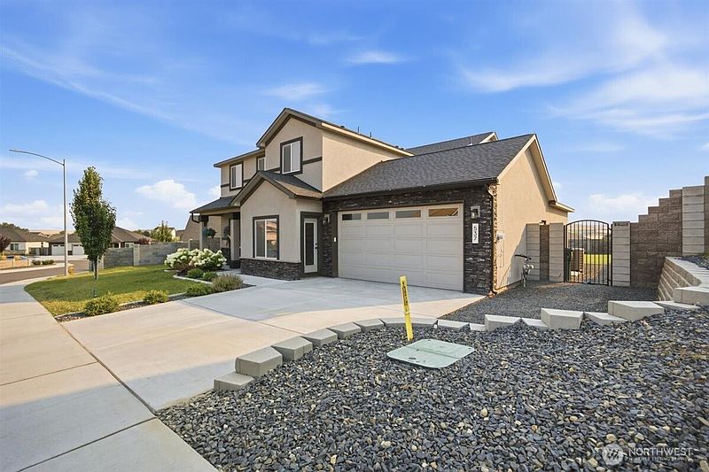 2nd image of 537 Lazio Way
