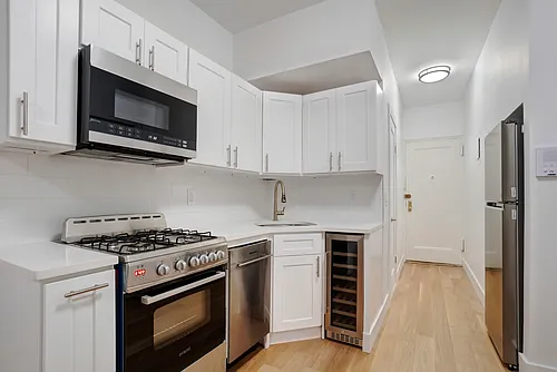 185 E 3rd St #1C Photo 1