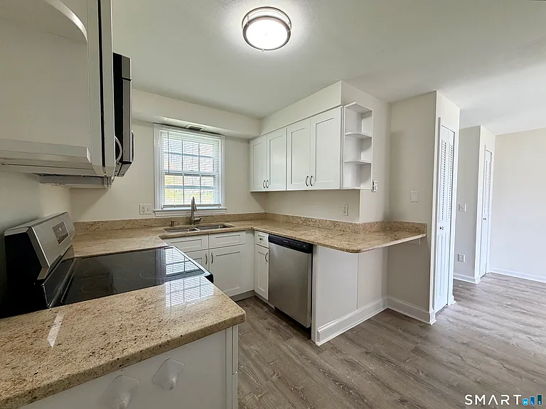 47 Old Farms Ln #47 — Photo 10
