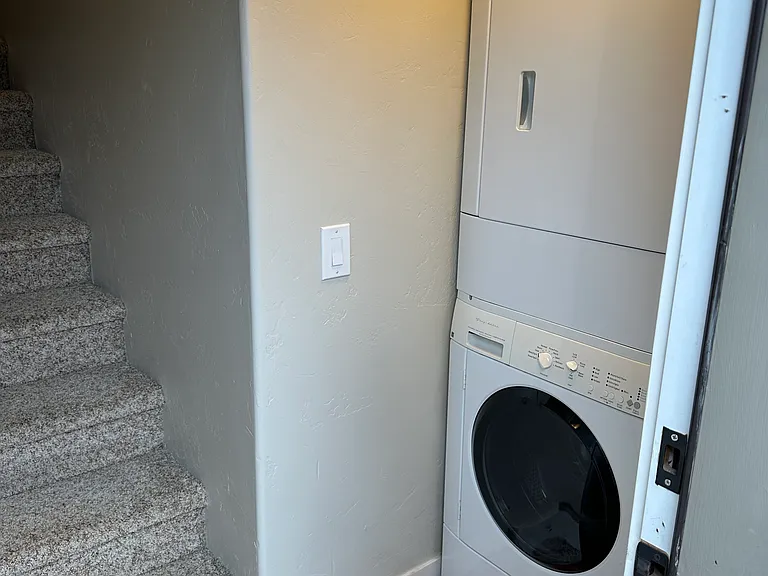 Stacked washer/dryer