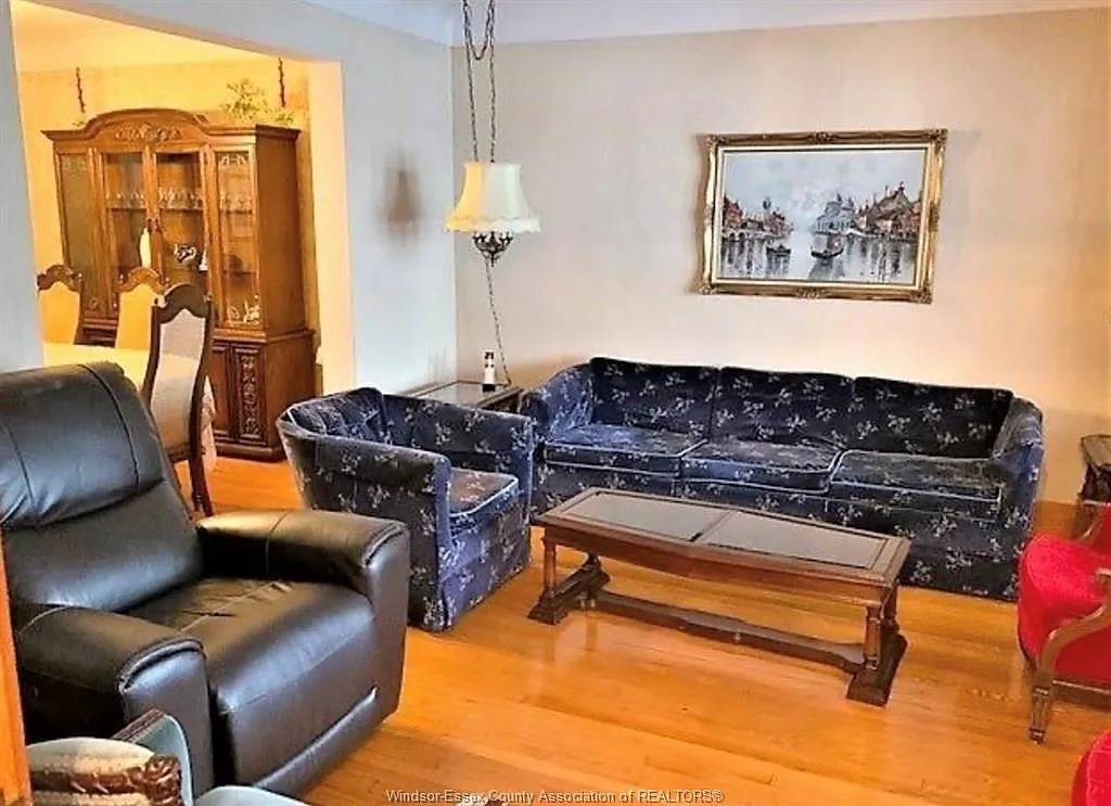 3 bed, $2,350 — Photo 2