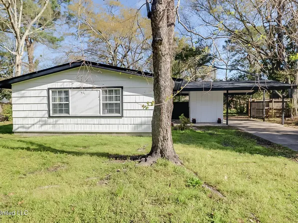 2215 Paul Harvey Ave, Pascagoula, MS 39567