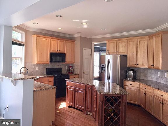 3rd image of 9059 Seward St