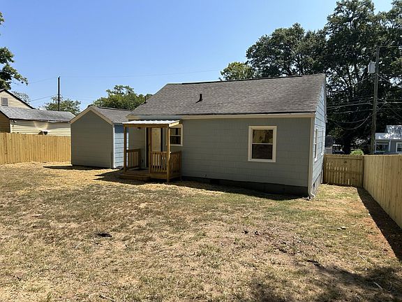 5th image of 715 W Henderson Dr