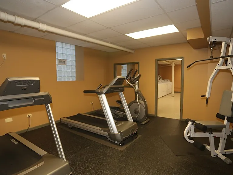 914 W Dakin St #13 — Photo 13