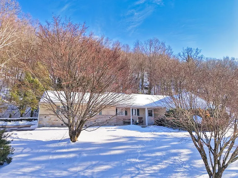 41 Trout Brook Dr — Photo 1