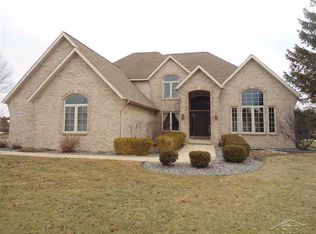 2525 Glen Eagle Dr, Bay City, MI